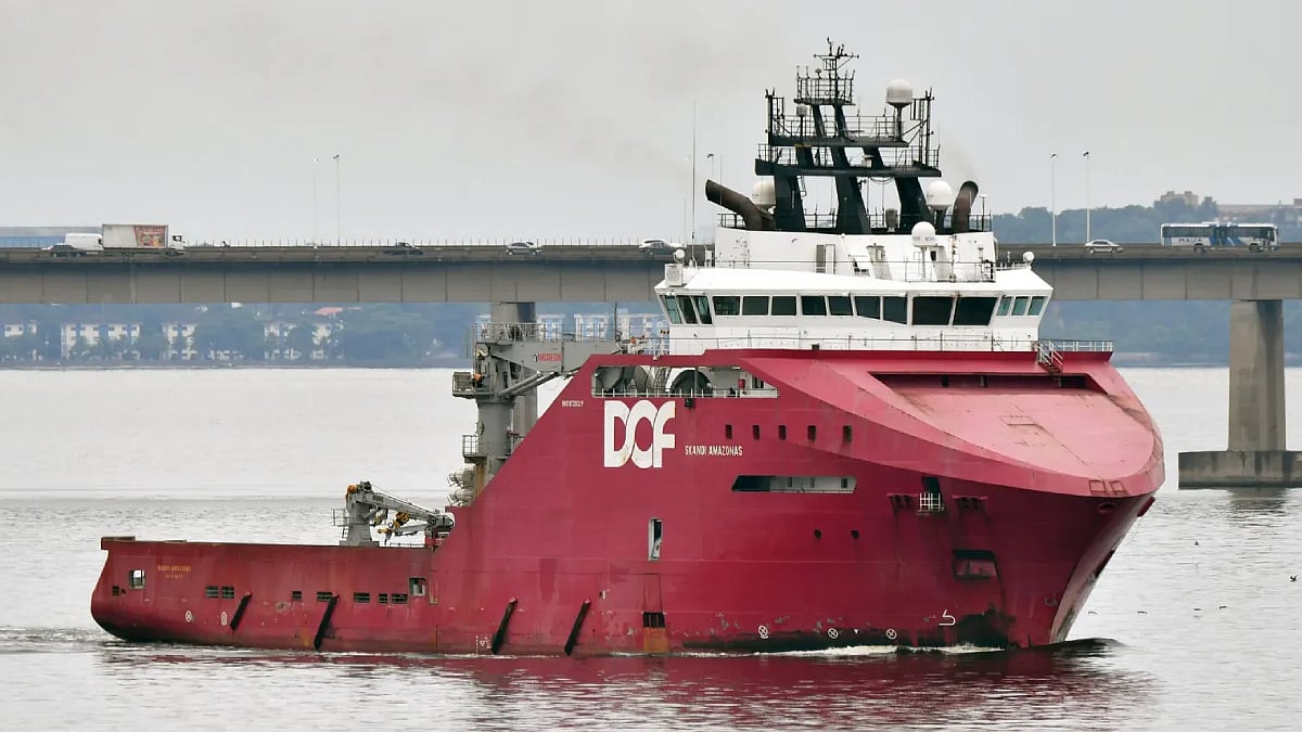 Anchor handler runs aground off southeastern Brazil