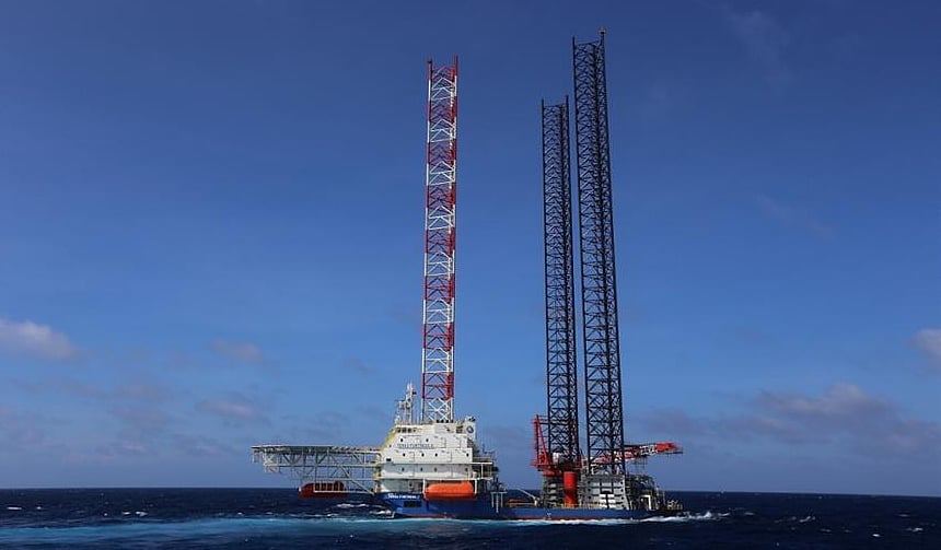 洋書 Ship-Shaped Offshore Installations van-oord-orders-mega-ship-