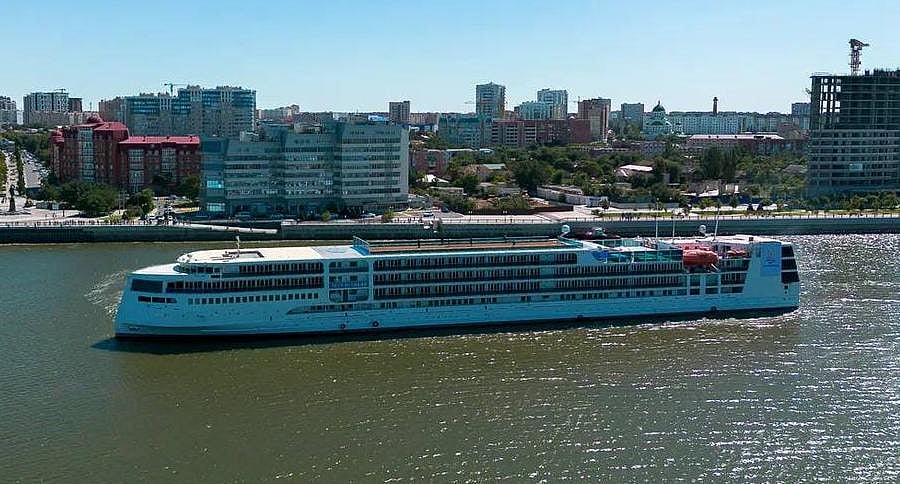 VESSEL REVIEW | Pyotr Velikiy – Russian river cruise ship with 310 ...