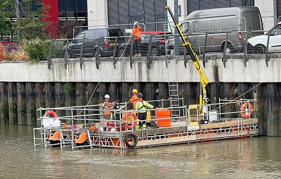 VESSEL REVIEW | Modular pontoon takes on River Thames infrastructure ...