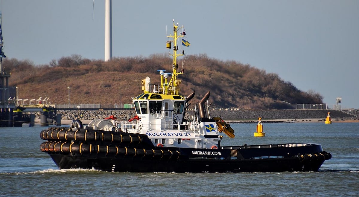 Multraship christens fire-fighting tug