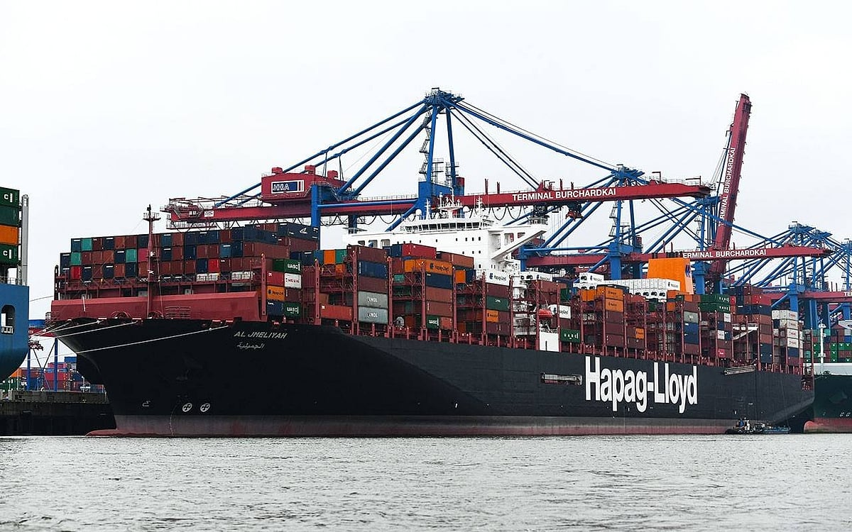Hapag-Lloyd christens 15,000TEU containership in Rotterdam