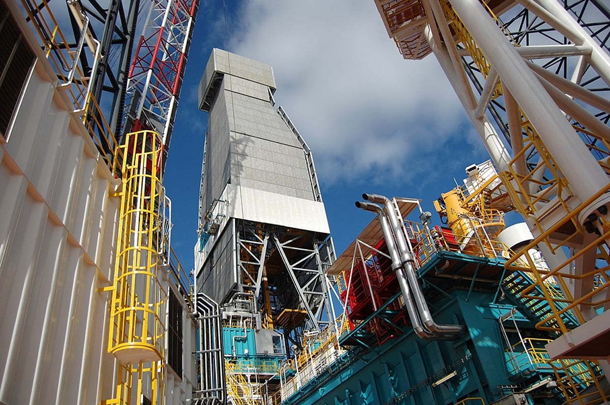 Shell Amico Rig Shell secures jack-up rig Rowan Viking for five-wells contract