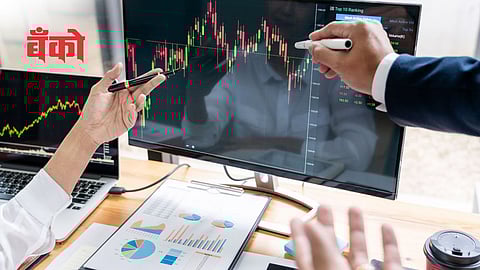 team stockbrokers discussing etf and mutual fund difference