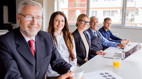 संचालक 
आणि व्यवस्थापन