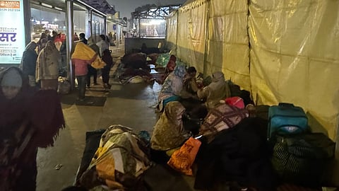 People sleeping near AIIMS Delhi