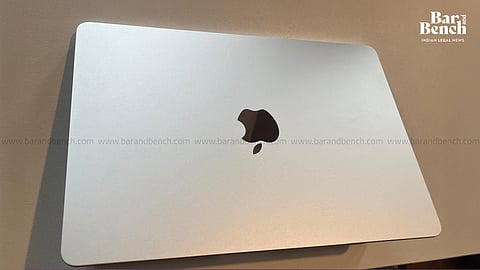 Apple MacBook
