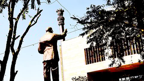 "जर यापुढे गोष्टी चुकीच्या झाल्या, तर आपल्याला कोणीही दोषी ठरवणार नाही", संविधान सभेतील डॉ. आंबेडकरांचे शेवटचे भाषण