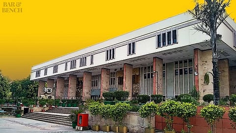 दिल्ली उच्च न्यायालय में पुलिसकर्मी की आत्महत्या से मौत