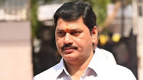 ಮಹಾರಾಷ್ಟ್ರ ಸಚಿವ ಮುಂಡೆ ಪತ್ನಿ ಹಾಗೂ ಪುತ್ರಿ ಪರ ನೀಡಲಾಗಿದ್ದ ಮಧ್ಯಂತರ ಜೀವನಾಂಶ ಆದೇಶಕ್ಕೆ ಬಾಂಬೆ ಹೈಕೋರ್ಟ್ ತಡೆ