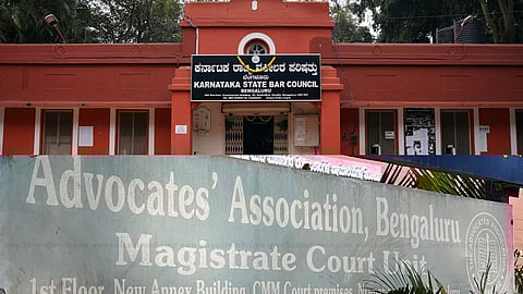 ಹೈಕೋರ್ಟ್‌ ಬಾರ್‌ ಅಸೋಸಿಯೇಶನ್‌ ಪದಾಧಿಕಾರಿಗಳು ಸೌಲಭ್ಯ ಬಳಕೆ ಮಾಡಲು ನಿರ್ಬಂಧ ಇಲ್ಲ: ಹೈಕೋರ್ಟ್‌ಗೆ ಎಎಬಿ ವಿವರಣೆ