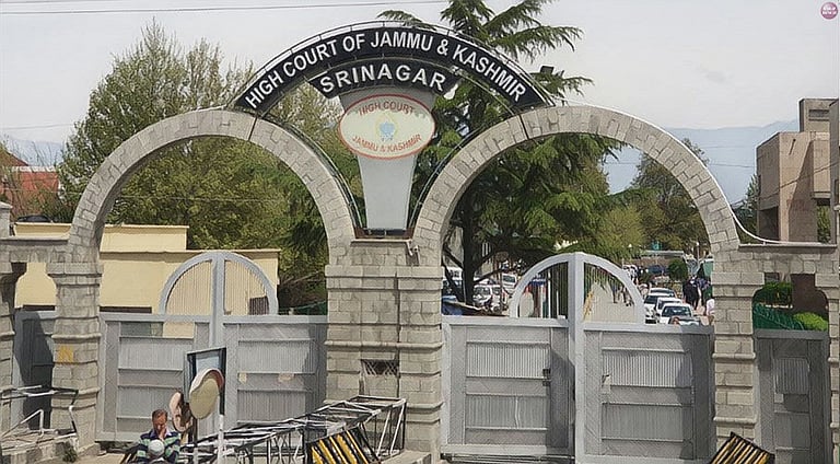 Jammu Kashmir High Court summons three Senior Advocates on complaint Jammu Kashmir High Court summons three Senior Advocates on complaint