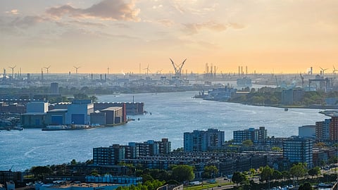 Europe May base oil supply falls from Netherlands, US