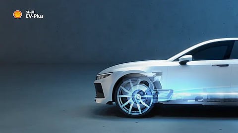 Shell thermal fluid cools electrical components in BEV power train