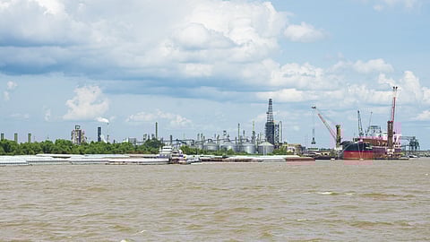 US, Mississippi River, tanker, storage tanks