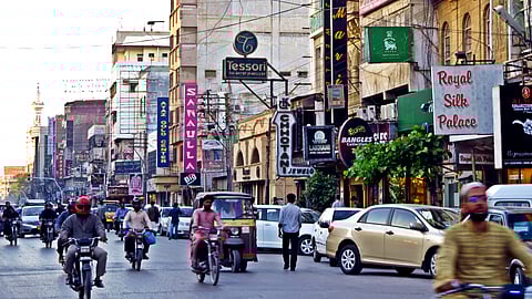 Karachi, Pakistan, motorbokes, shops