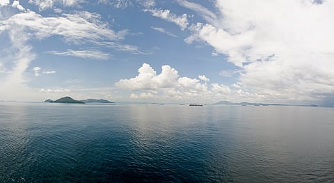 Photo showing panoramic view of vessels at entrance to Panama Canal