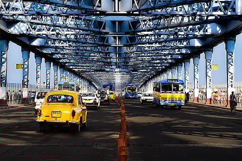Photo of taxis and buses in Kolkata