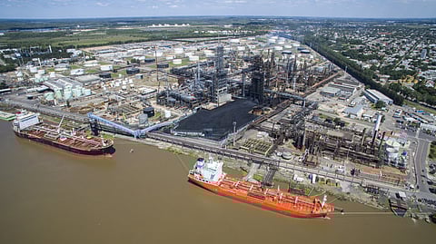 Photo of refinery at Buenos Aires