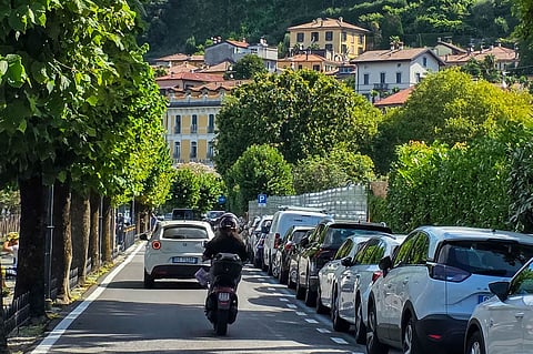 Photo fo street in Bellagio, Italy, lined with trees on sunny day