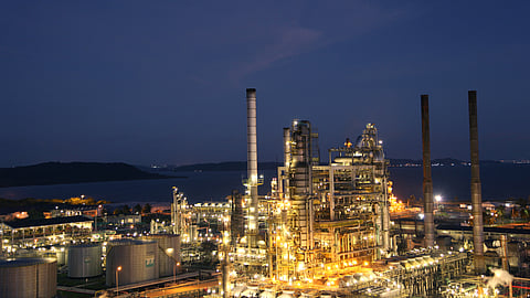 Photo showing Rlam refinery at dusk