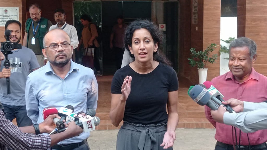 <div class="paragraphs"><p>গতবছর বাংলাদেশ সফর করে যাওয়া যুক্তরাষ্ট্রের দক্ষিণ ও মধ্য এশিয়া বিষয়ক উপ- সহকারী পররাষ্ট্রমন্ত্রী আফরিন আখতার এবারও আছেন প্রতিনিধি দলে। </p></div>