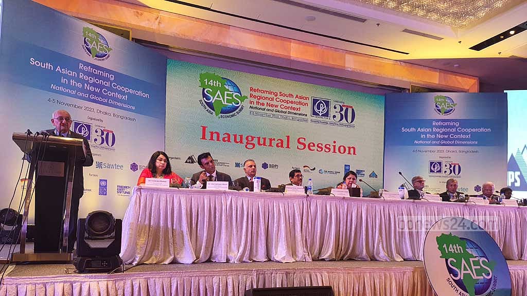 <div class="paragraphs"><p>সিপিডির ‘১৪তম দক্ষিণ এশিয়া অর্থনৈতিক সম্মেলন’ এর উদ্বোধনী অনুষ্ঠানে অর্থনীতিবিদ রেহমান সোবহান।</p></div>