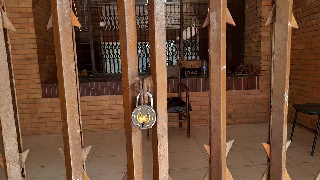 প্রক্টর-প্রাধ্যক্ষের অব্যাহতিসহ পাঁচ দাবি: জাবিতে অবরোধ তৃতীয় দিনে