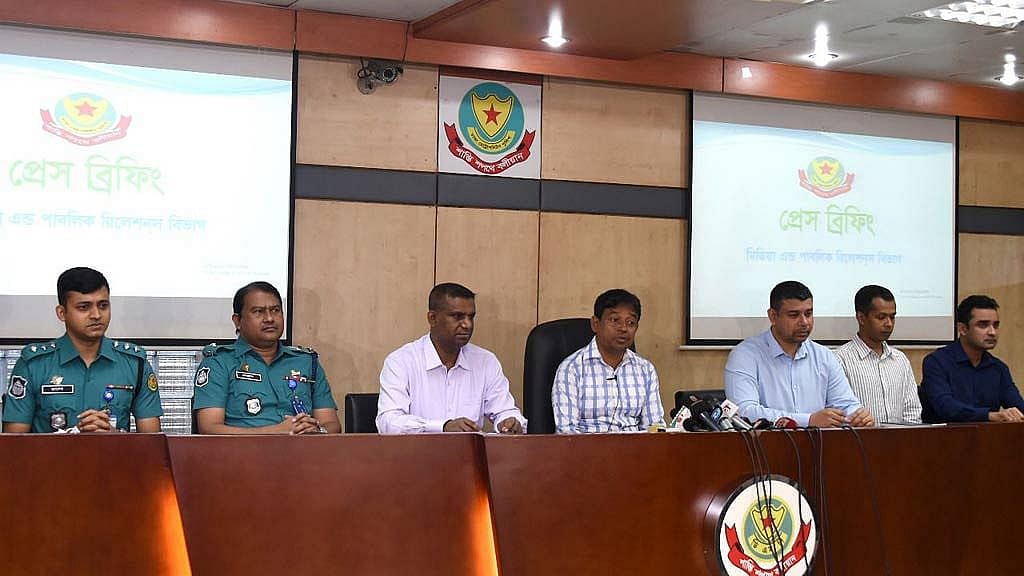 Police detectives warn of legal actions against stockpiling of US dollars amid crisis