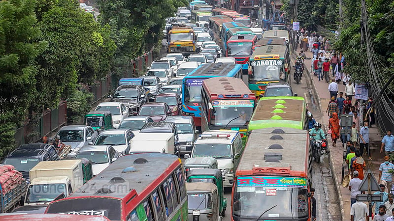 The early morning rush triggered by the decision to bring forward office times by an hour to save power leads to traffic congestion in Dhaka's Shyamoli on Wednesday, Aug 24, 2022.