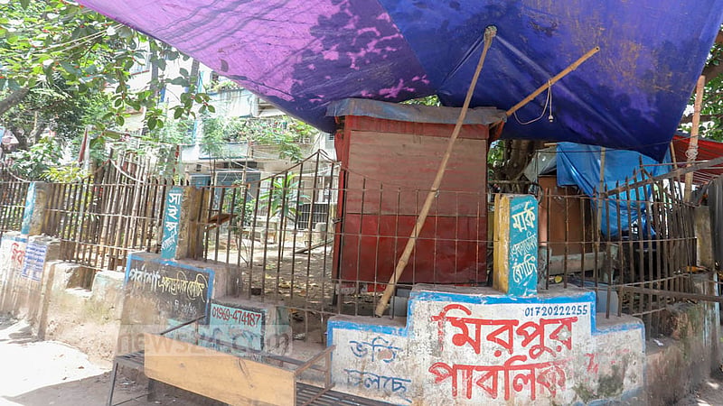 People have set up shops in two parts of the park of Dhaka North City Corporation between Block D and E of Mirpur 12. Photo: Asif Mahmud Ove