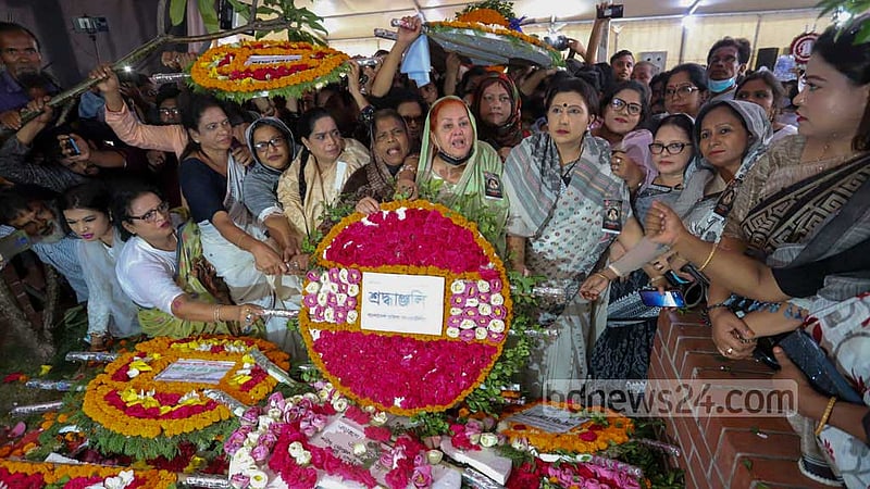 Leaders and members of Bangladesh Mohila Awami League, the party's women wing, join a gathering on the anniversary of the Aug 21, 2004 grenade attack at Bangabandhu Avenue and pay homage to the slain victims on Sunday. Photo: Asif Mahmud Ove
