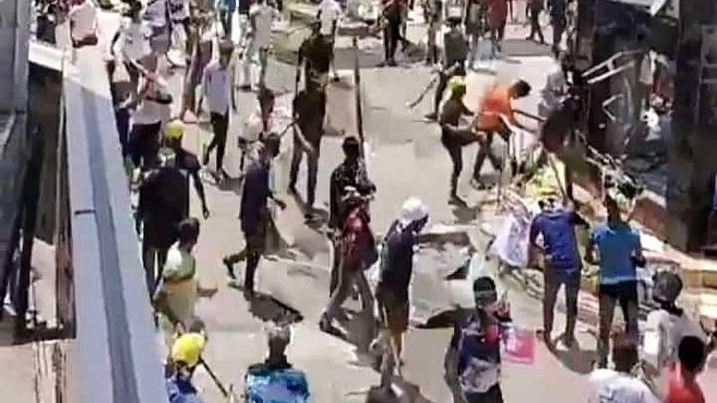 20 injured as BNP activists clash with Awami League, police in Cumilla
