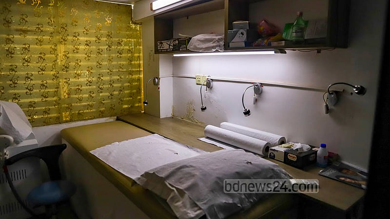 The Hair Transplant and Cosmetic Surgery Centre in Dhaka’s Banani has an operation theatre that uses lasers to transplant hair on customers’ heads. However, no doctor trained in the procedure is employed at the clinic and it was, instead, carried out by nurses.
