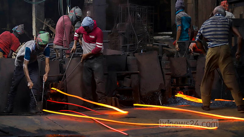 The Al-Amin Re-Rolling Mill in Dhaka’s Postagola melts old iron and turns it into flat bars. Though the factory can produce 28 tonnes of flat bars a day, it is currently producing only 20 tonnes due to rising raw material costs and limited gas supply. Photo: Mahmud Zaman OviThe Al-Amin Re-Rolling Mill in Dhaka’s Postagola melts old iron and turns it into flat bars. Though the factory can produce 28 tonnes of flat bars a day, it is currently producing only 20 tonnes due to rising raw material costs and limited gas supply. Photo: Mahmud Zaman Ovi