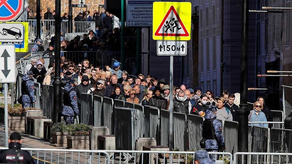 Thousands of Russians bid farewell to last Soviet leader Mikhail Gorbachev 'the peacemaker'