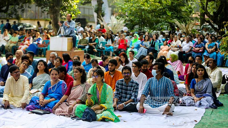 People of all ages attend the Sharat Festival, or Autumn Festival, organised by Chhayanaut at Dhaka University’s Faculty of Fine Arts in Bakultala.
