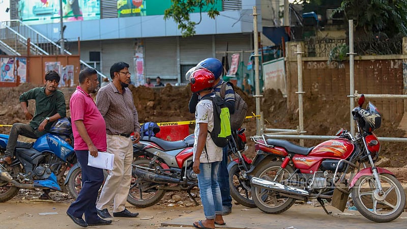 Passengers allege that motorcyclists in Dhaka are more interested in taking passengers without app services to charge more fare and evade sharing the income with the companies.