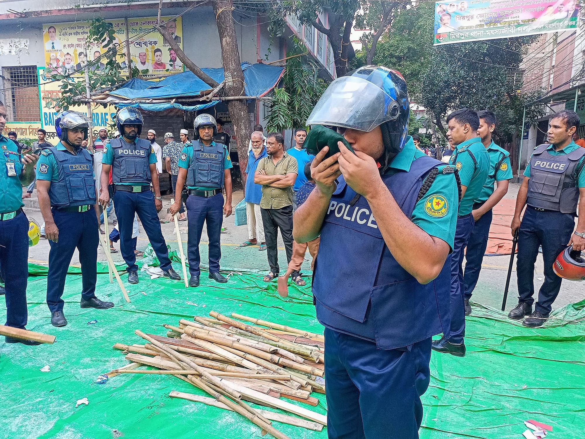 Don't bring sticks at processions and rallies, police say