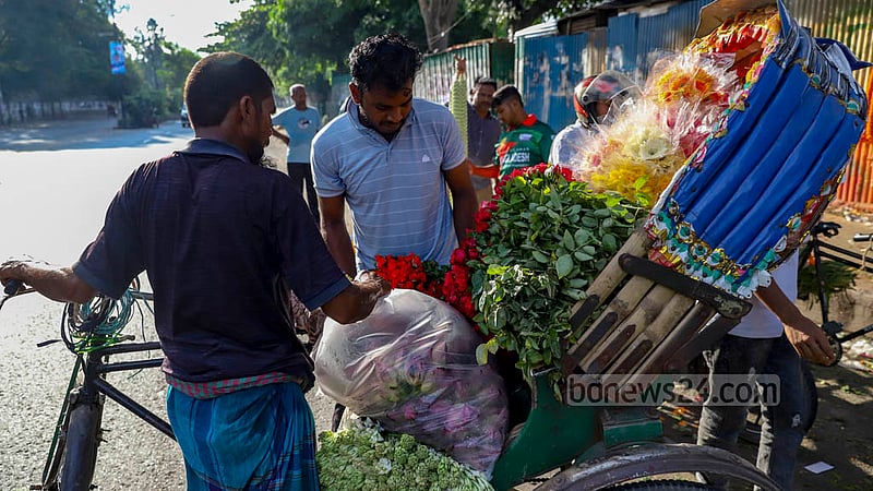 Customers take auto-rickshaws or rickshaws to return to their destinations after purchasing flowers from the morning wholesale flower market in Shahbagh on Friday, Sept 2, 2022.