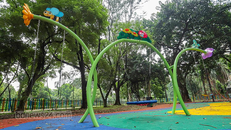 Swings have been set up at the children’s corner in Ramna Park.