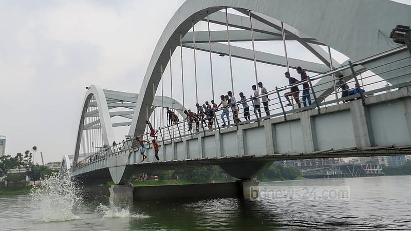Diving from the bridge or high-voltage power supply towers has become a ritual for these risk-takers on rainy days. Most of these teenagers learned how to swim in the waters of Hatirjheel lake.