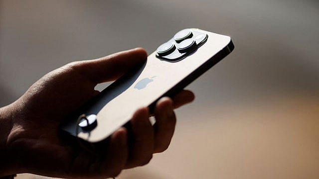 Kremlin tells officials to stop using iPhones