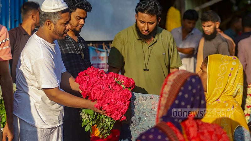Customers browse flowers at a shop in the Shahbagh flower market on Friday, Sept 2, 2022.