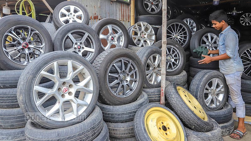 The shops on Uttara's Sonargaon Janapath Road in the Khalpar area sell tyres for private cars, microbuses, and other small vehicles.