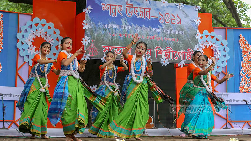 Dancers perform at an autumn festival event at Dhaka University’s Faculty of Fine Arts in Bakultala.