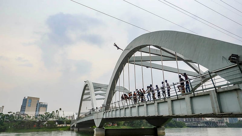 Diving from the bridge or high-voltage power supply towers has become a ritual for these risk-takers on rainy days. Most of these teenagers learned how to swim in the waters of Hatirjheel lake.