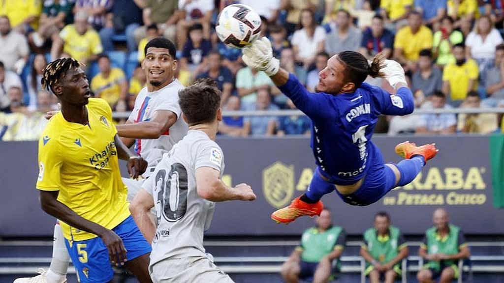 Cadiz keeper Ledesma praised for helping save fan's life