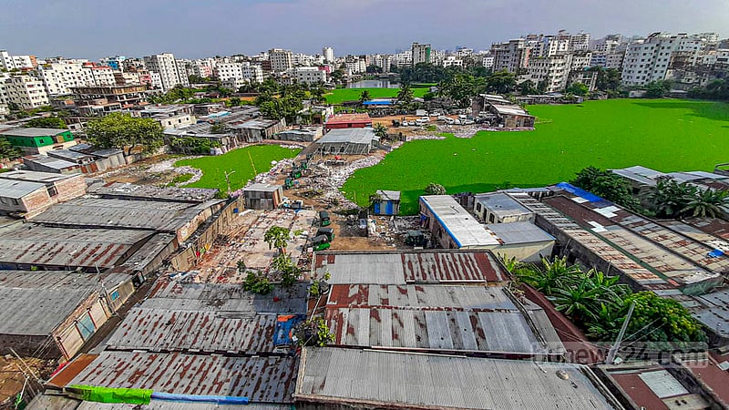 Land grabbers have started constructing tin-roofed buildings with brick walls after setting up tin shacks, shops and car garages by filling up parts of the lake at Chowdhurypara in Dhaka’s Khilgaon with garbage and soil.