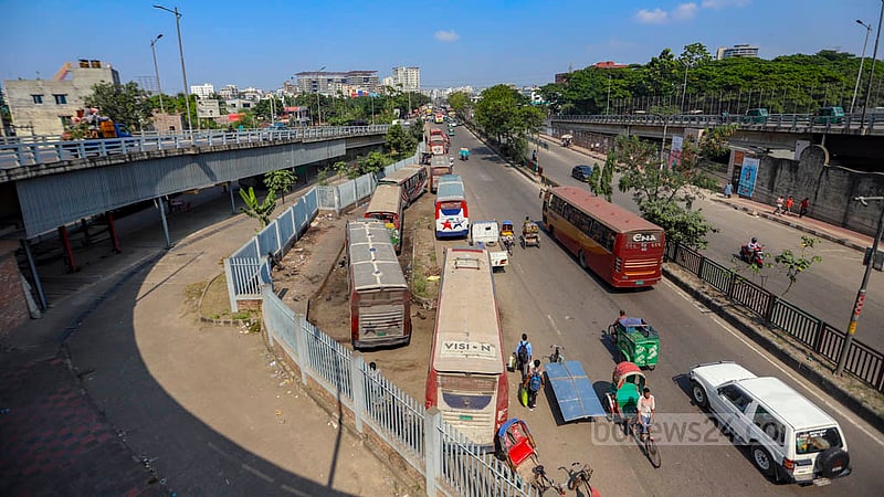 A garage for repairing buses occupies the vacant space along the road adjacent to the Dhaka’s Banasree and Hatirjheel flyover opposite the Rampura TV Centre. Two transport companies use the location for their vehicles.